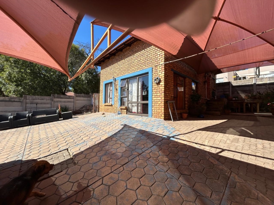 6 Bedroom Property for Sale in Ifafi North West